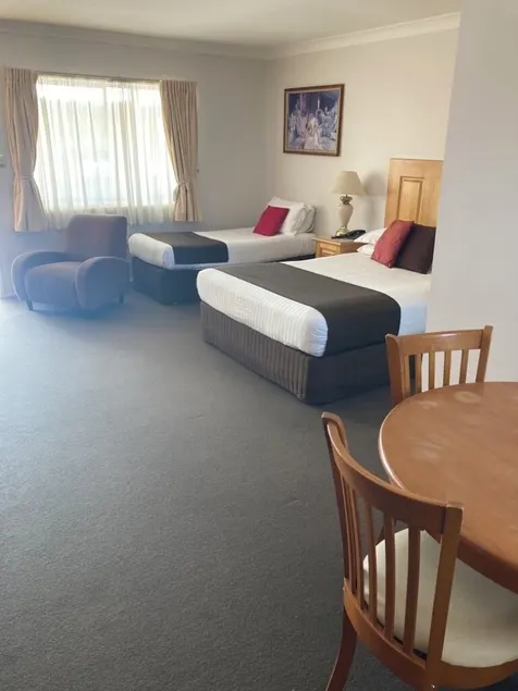 McNevins Maryborough Motel - Image 1
