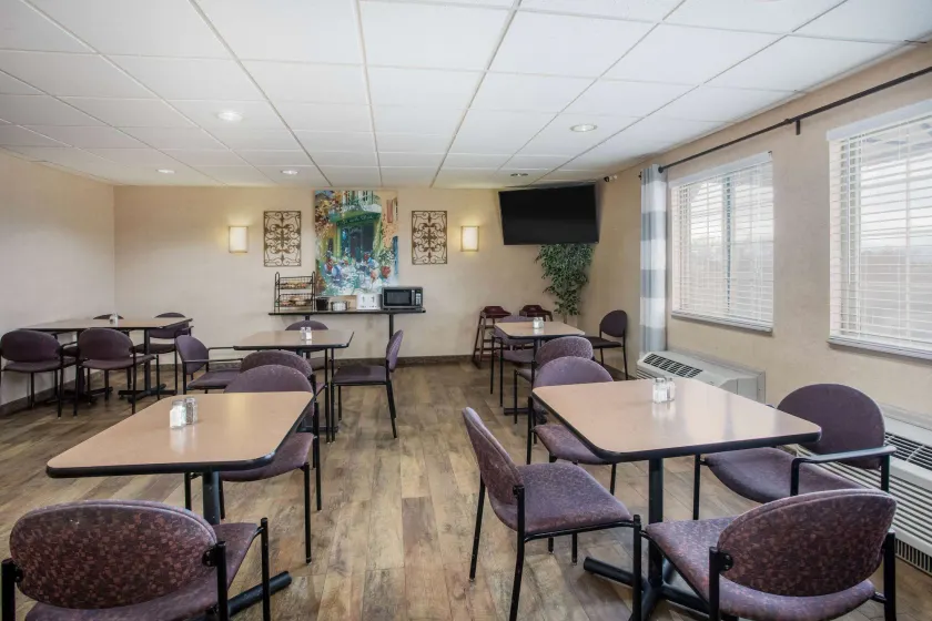 Travelodge by Wyndham Colorado Springs Airport - Peterson SFB - Image 1