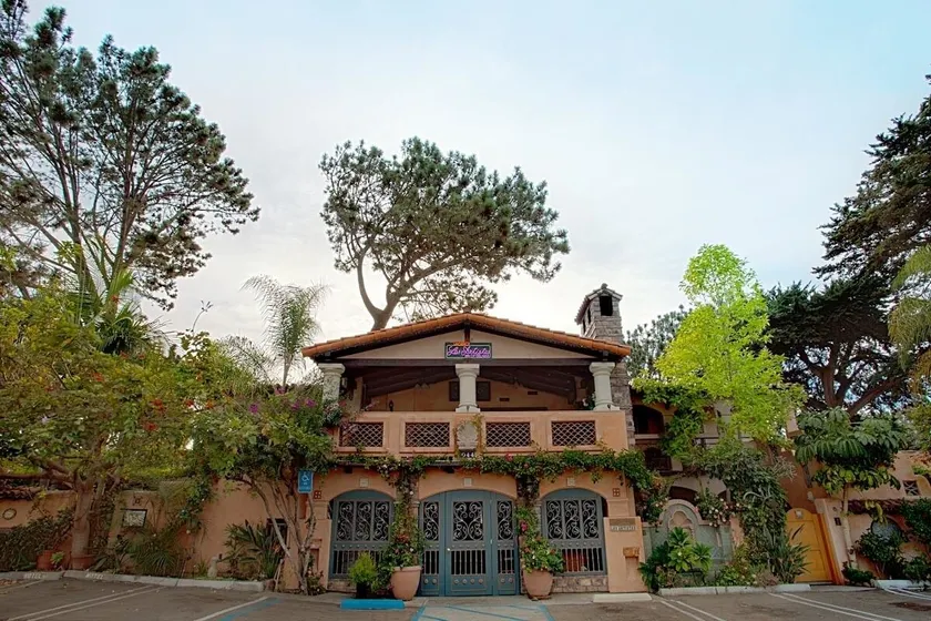 Les Artistes Inn - Image 1
