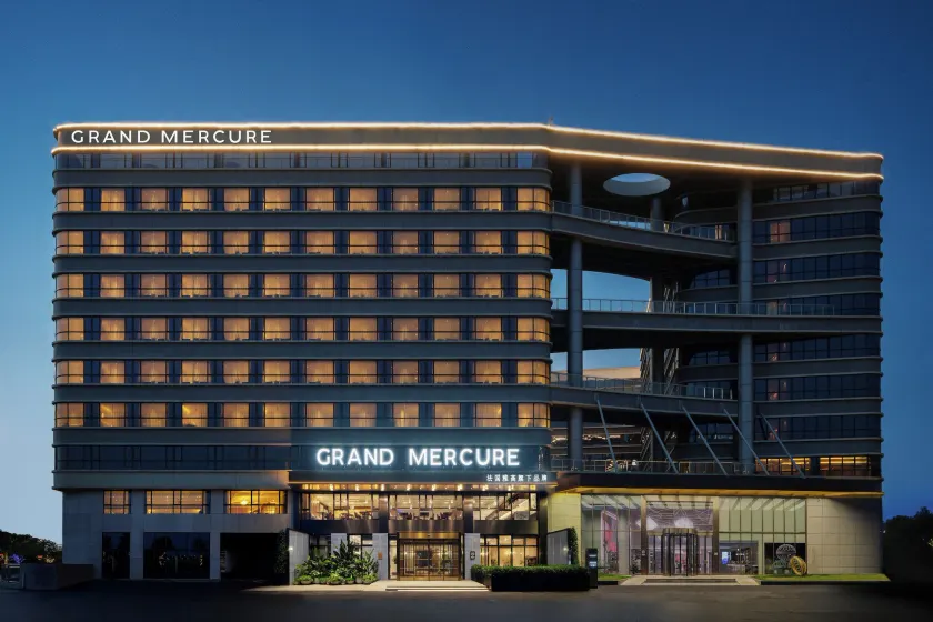Grand Mercure Guangzhou Baiyun International Airport - Image 1