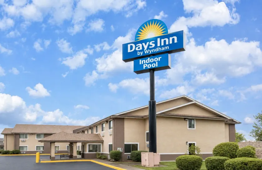 Days Inn by Wyndham Topeka - Image 1