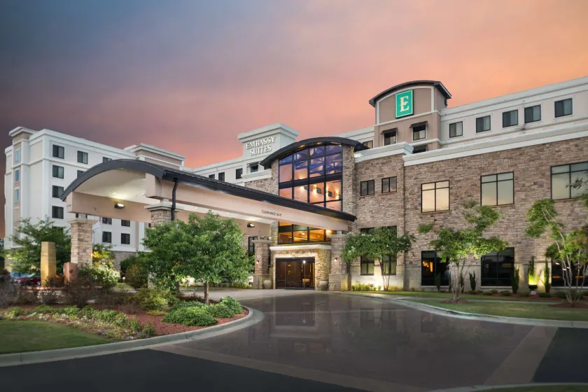 Embassy Suites by Hilton Fayetteville Fort Bragg - Image 1