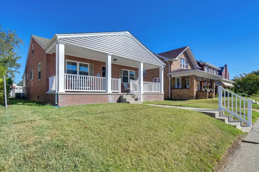 Walk to Ritter Park: Renovated Home Near Marshall! - Image 1
