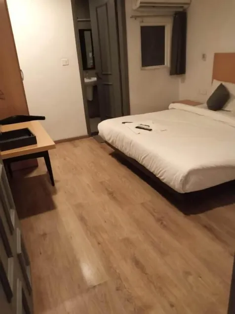 Hotel The Chaitanya Rohini sector 18 Metro station - Quarto