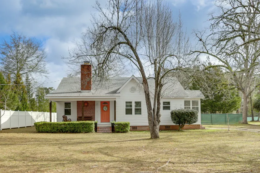 Cozy & Remolded! Near Thomasville Feels Like Home - Image 1