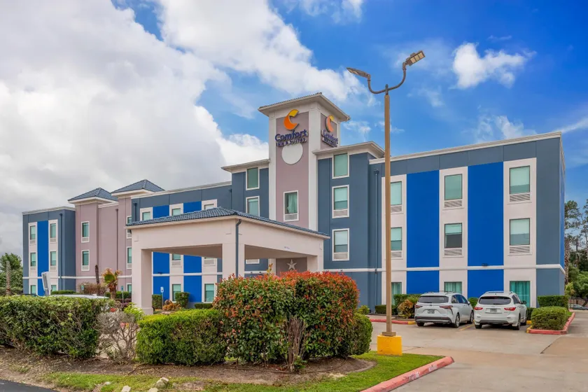 Comfort Inn & Suites Houston FM1960 - Champions - Image 1