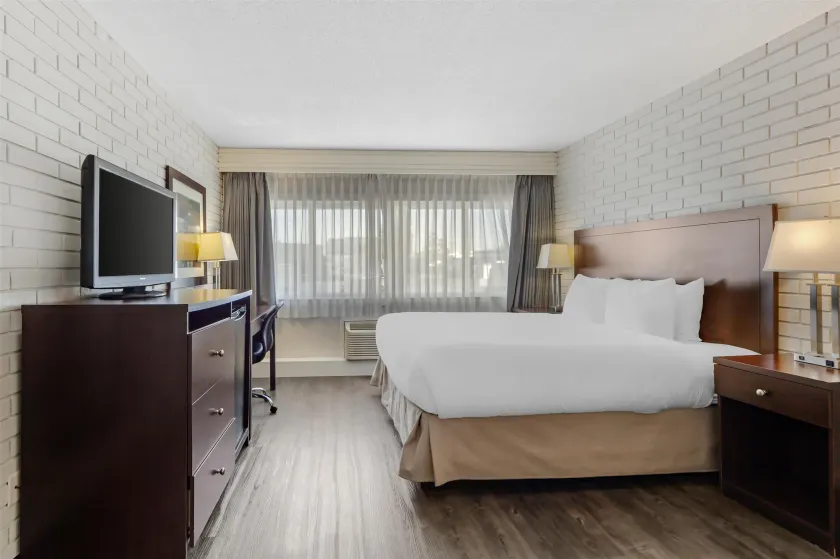 Best Western Cedar Park Inn - Image 1
