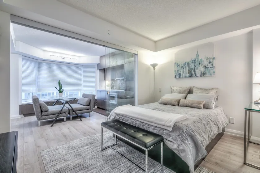 Waterfront Clair Avenue Suites - Chambre