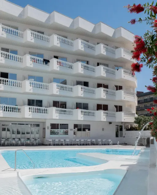 Hotel Bernat II 4*Sup - Image 1
