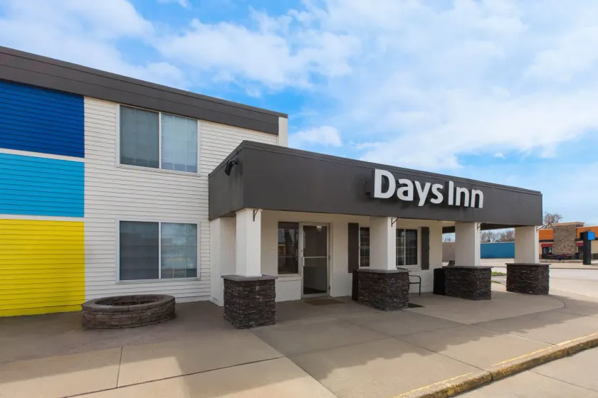 Days Inn by Wyndham Pierre - Image 1