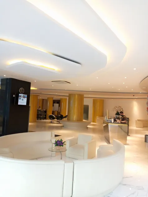 Golden Palace Hotel - Image 1