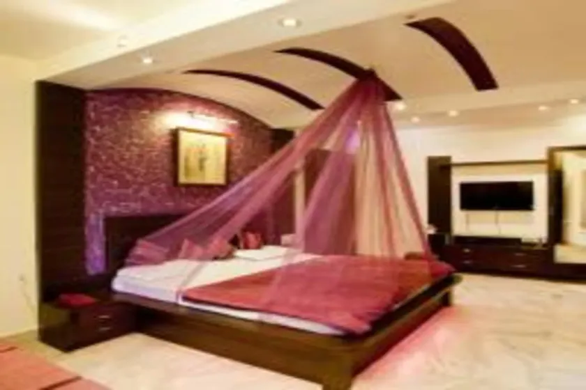 Hotel Surpin Palace - Image 1