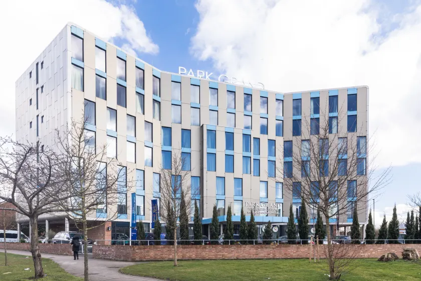 Park Grand Heathrow - Image 1