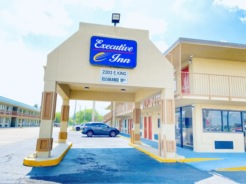 Executive Inn - Image 1