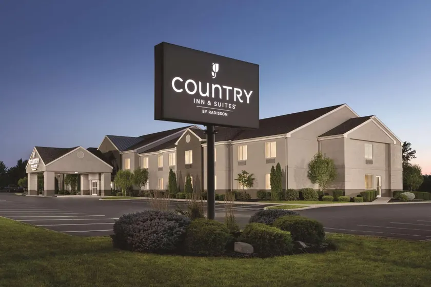 Country Inn & Suites by Radisson, Port Clinton, OH - Image 1
