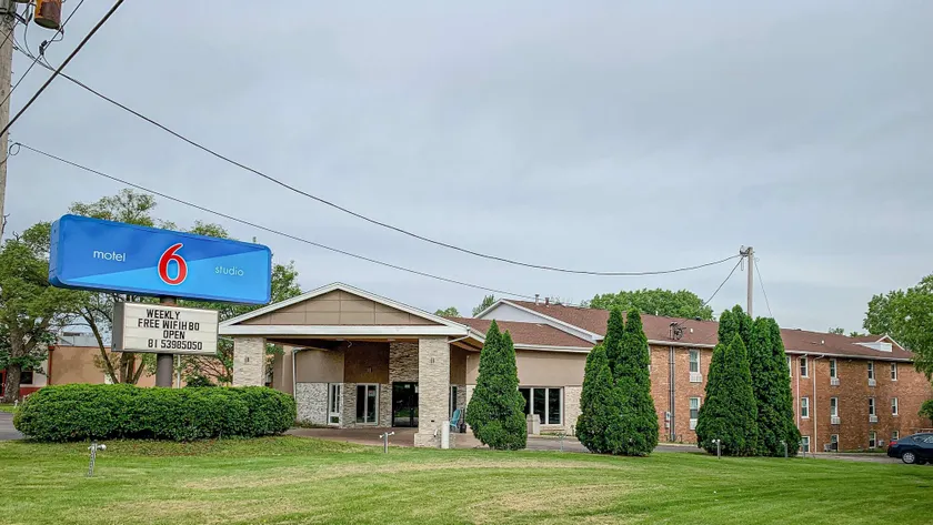 Motel 6 Rockford, Il - Image 1