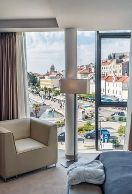 Bellevue Superior City Hotel - Image 1