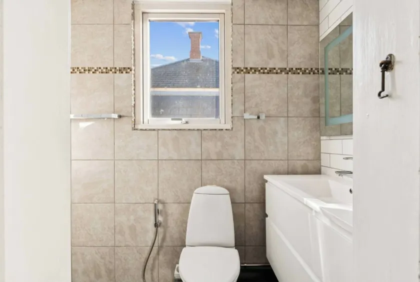 Beautiful and bright apartment in central location - Image 1