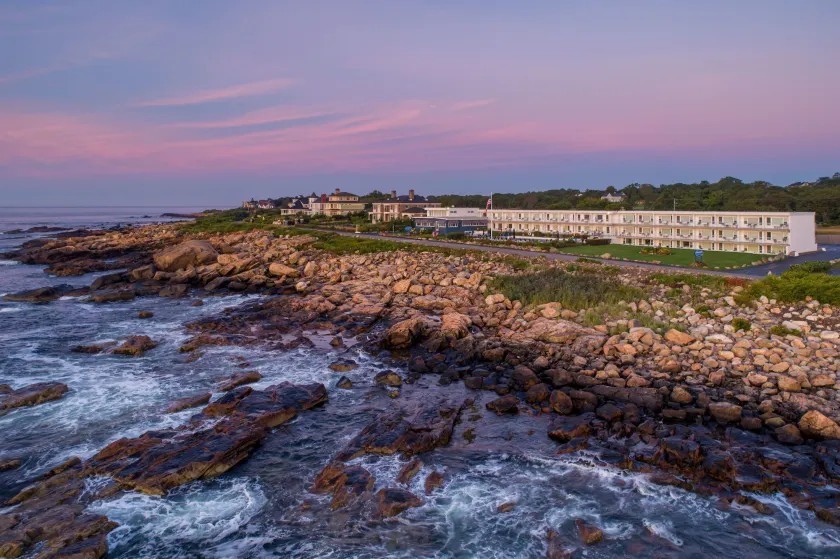 Atlantis Oceanfront Inn Gloucester - Image 1