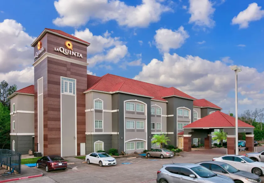 La Quinta by Wyndham Palestine - Image 1