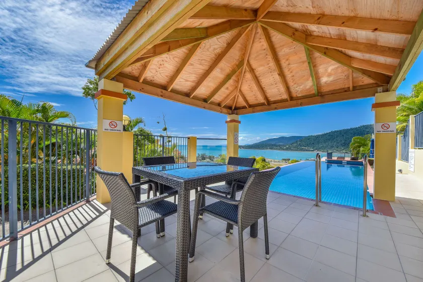 Ocean Views Galore - Airlie Beach - Image 1