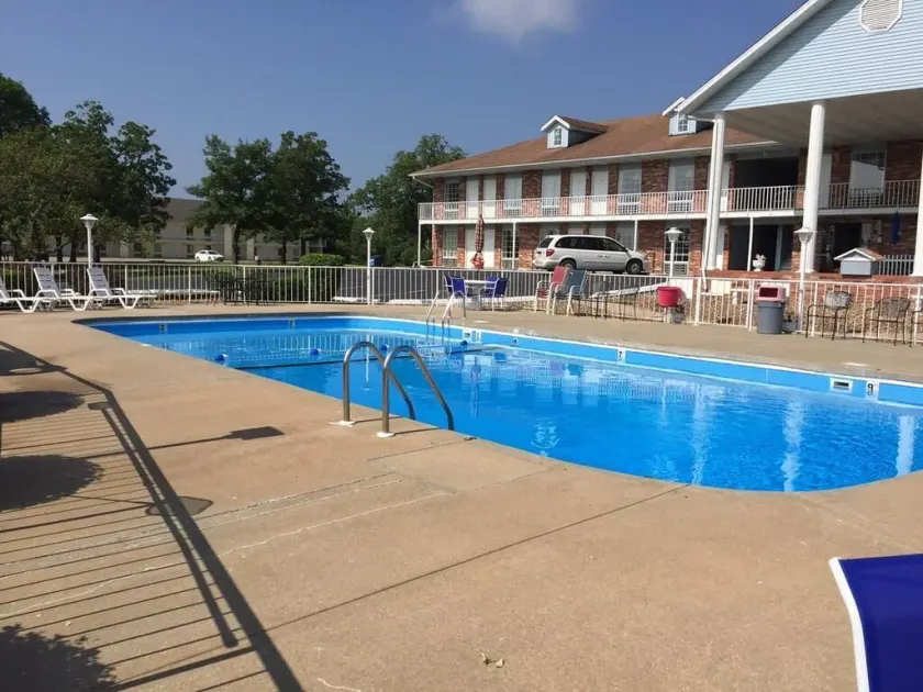 Twelve Oaks Inn - Image 1