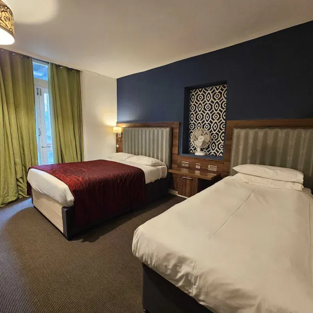 Chelsea House Hotel - Image 1