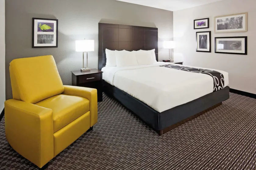 La Quinta Inn by Wyndham Oshkosh - Image 1