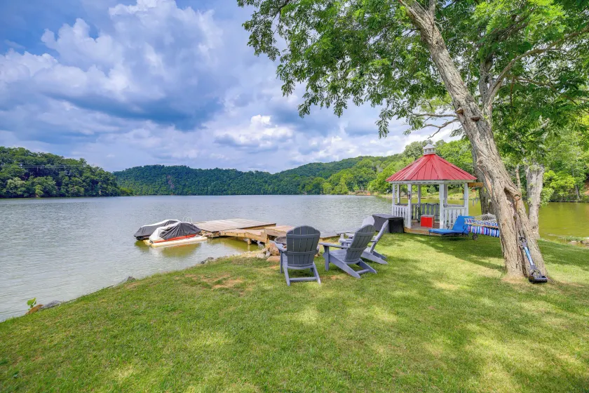 Lakefront Home and 2 Cabins on Claytor Lake - Image 1