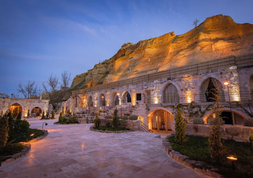 Sur Cave Hotel - Image 1