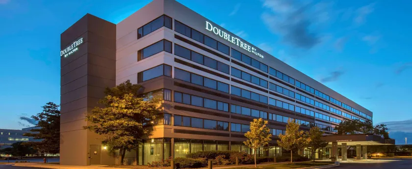 DoubleTree by Hilton Chicago Schaumburg - Image 1
