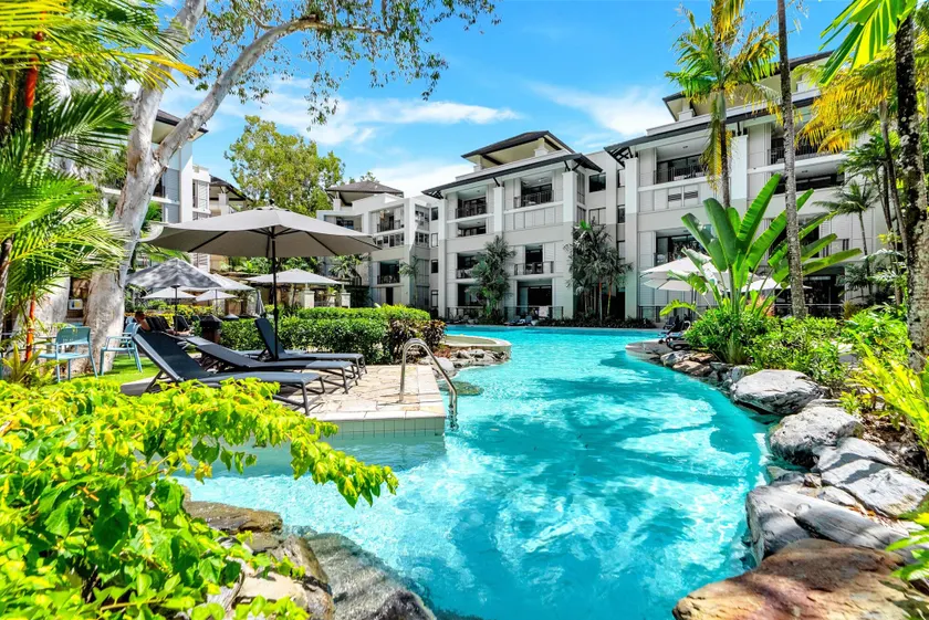 Swim Out Apartments in Triton Street Beachfront Resort Palm Cove - Image 1