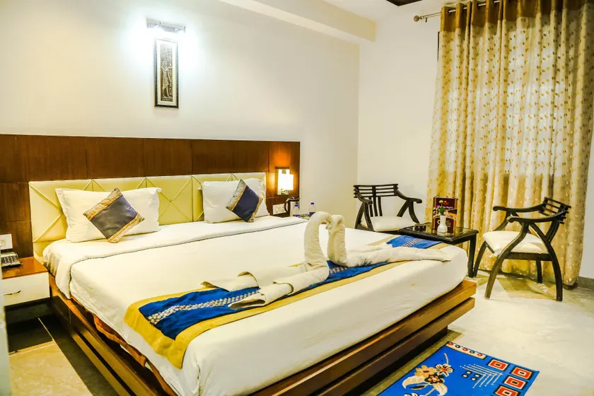 Hotel Taj Heights - Image 1
