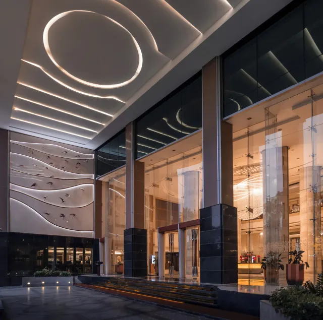 The Grand Fourwings Convention Hotel Bangkok - Image 1