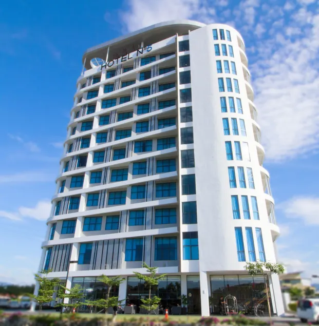 Hotel N°5 - Image 1