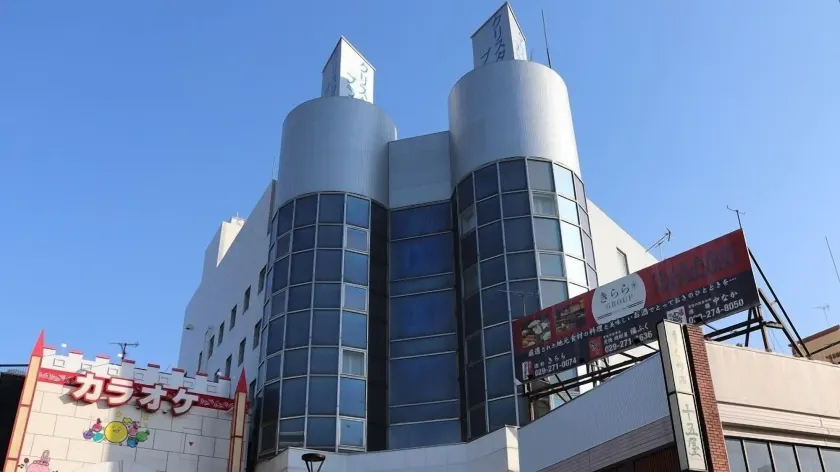 Hotel Crystal Plaza - Image 1