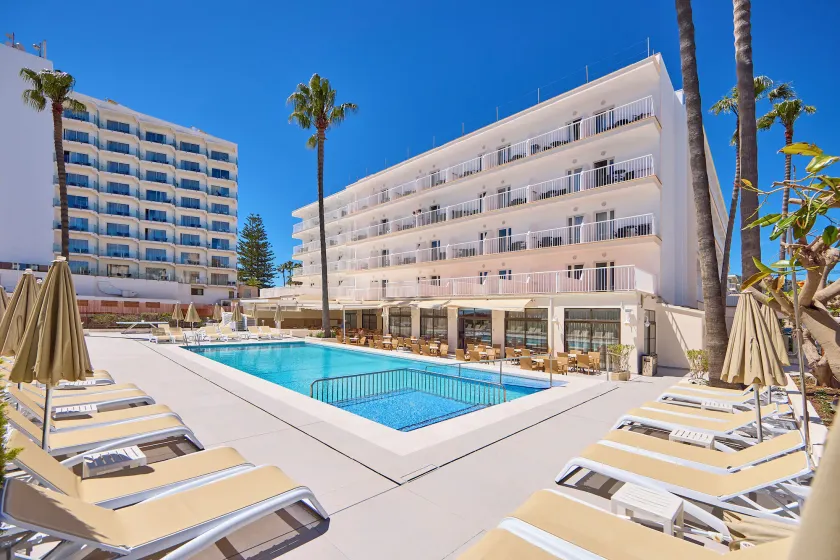 Universal Hotel Bikini - Image 1