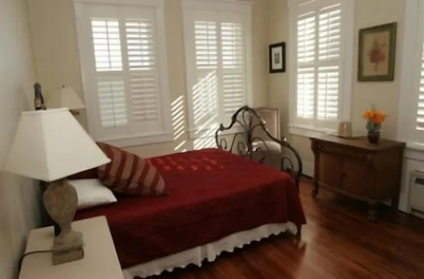 Riverview Hotel - Image 1