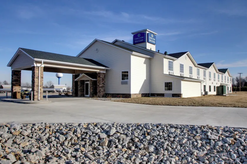 Cobblestone Hotel & Suites - Newton - Image 1
