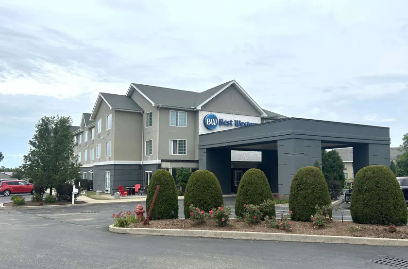 Best Western Erie Inn & Suites - Image 1