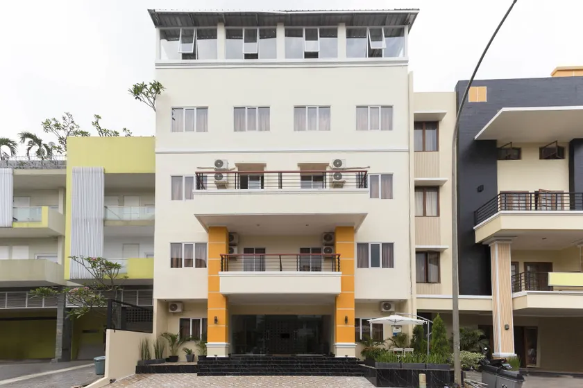 RedDoorz Plus @ Boulevard Residence BSD - Image 1