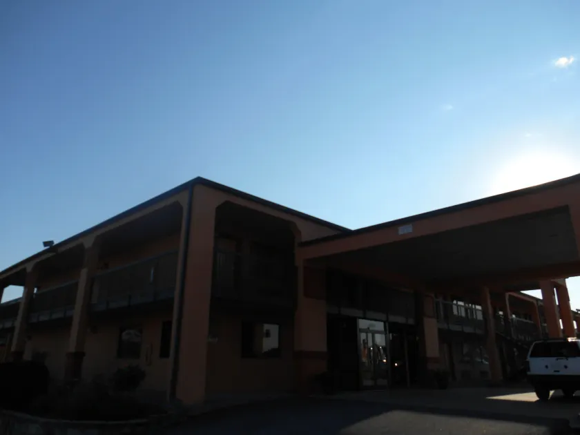 AmeriStay Inn St Joseph - Image 1