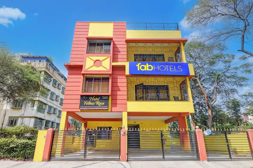 Fabhotel Yellow Rose - Image 1