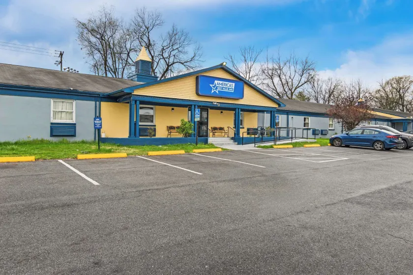 Americas Best Value Inn Carlisle - Image 1