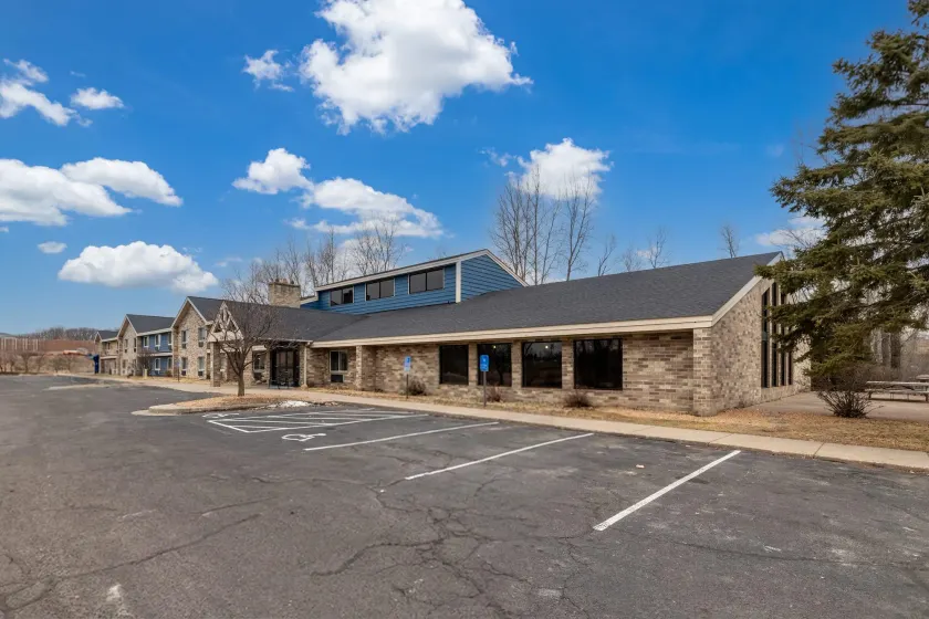 AmericInn by Wyndham White Bear Lake St. Paul - Image 1