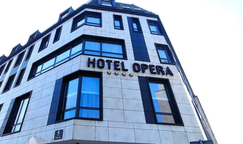 Hotel Opera - Image 1