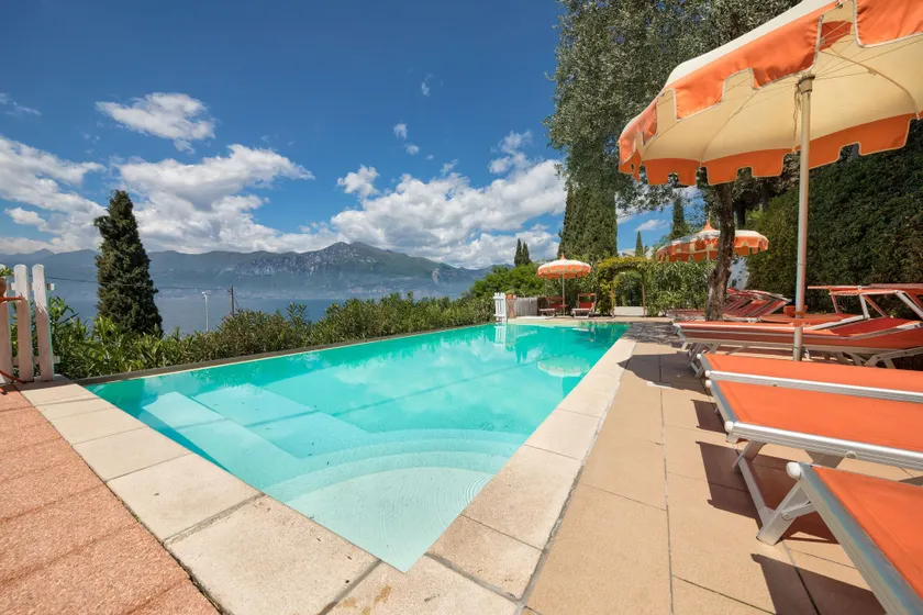 Residence Gardasee Apartments with Lake View - Image 1