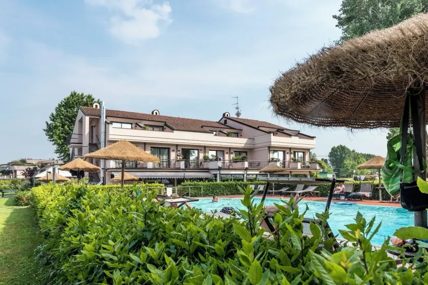 Yachting Hotel Mistral - Image 1