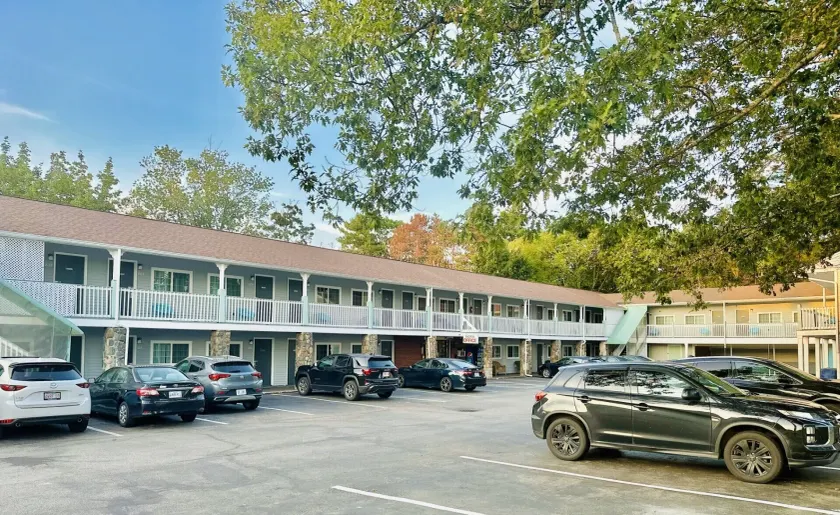 Hampton Motor Inn - Image 1