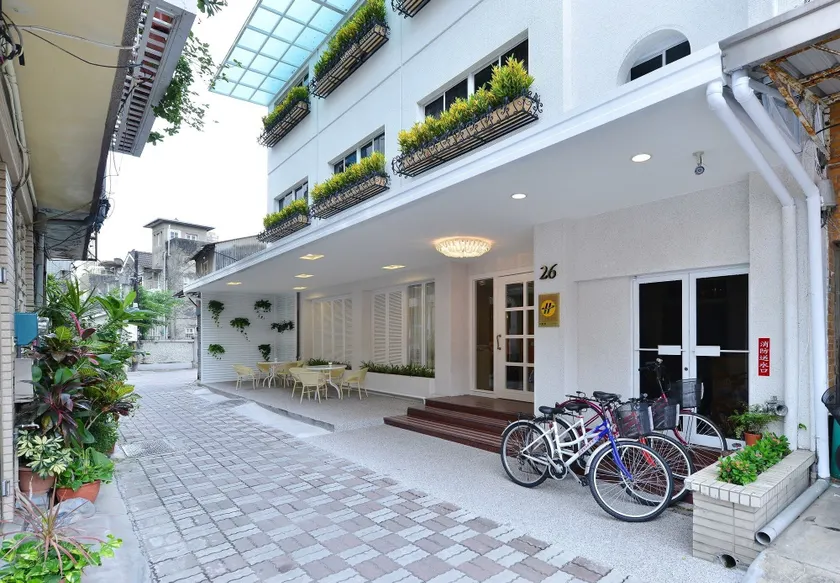 Ing Wang Hotel - Image 1